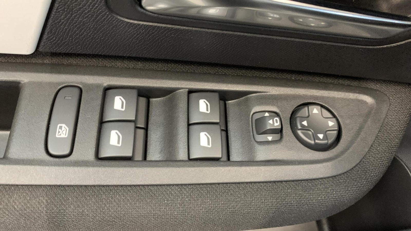 Grå Citroën ë-C4 X fra 2025