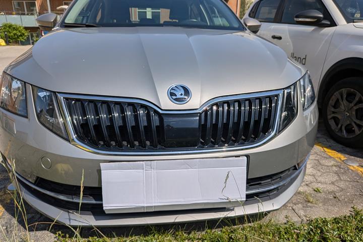 Beige Skoda Octavia fra 2017