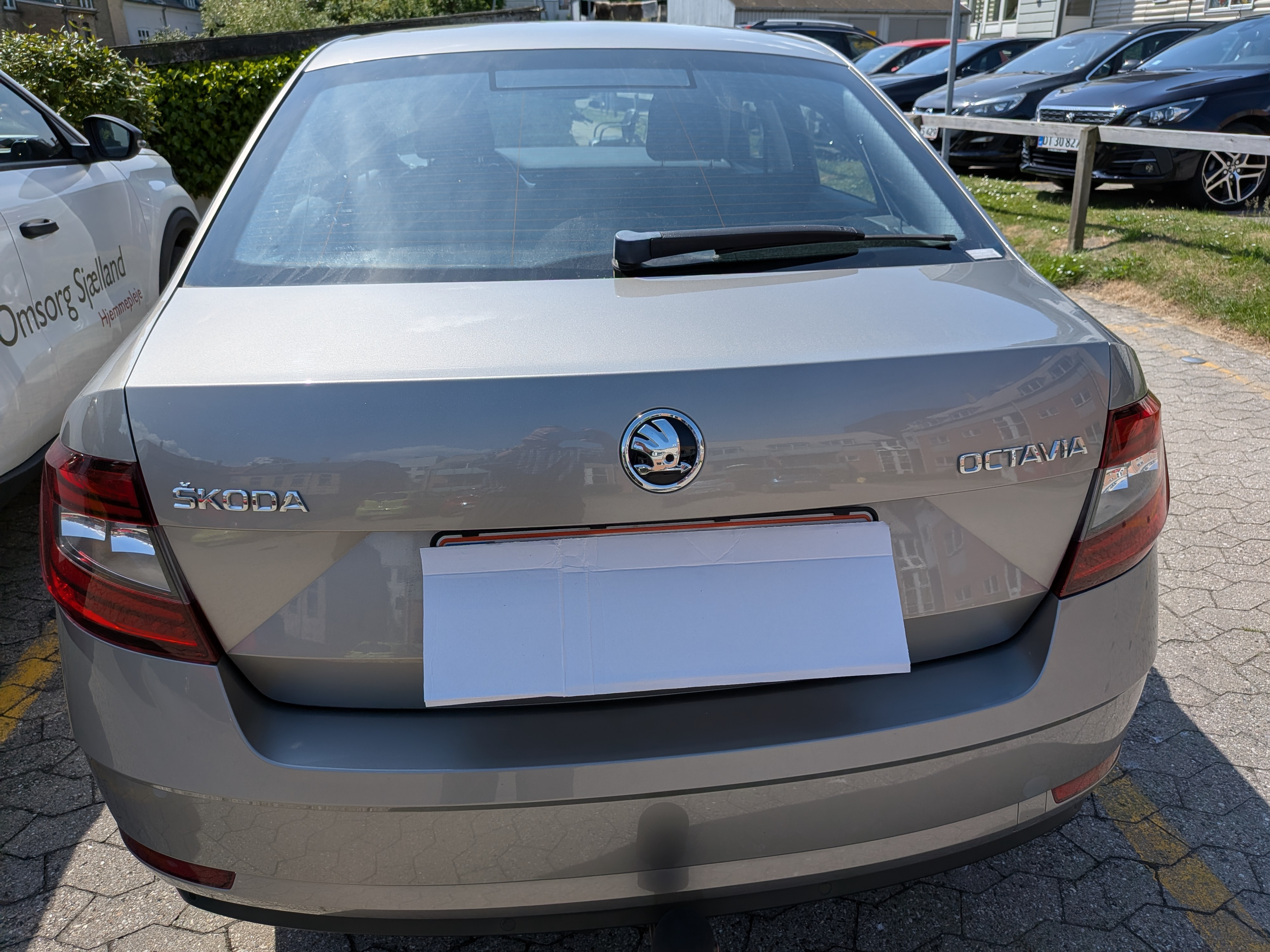 Beige Skoda Octavia fra 2017