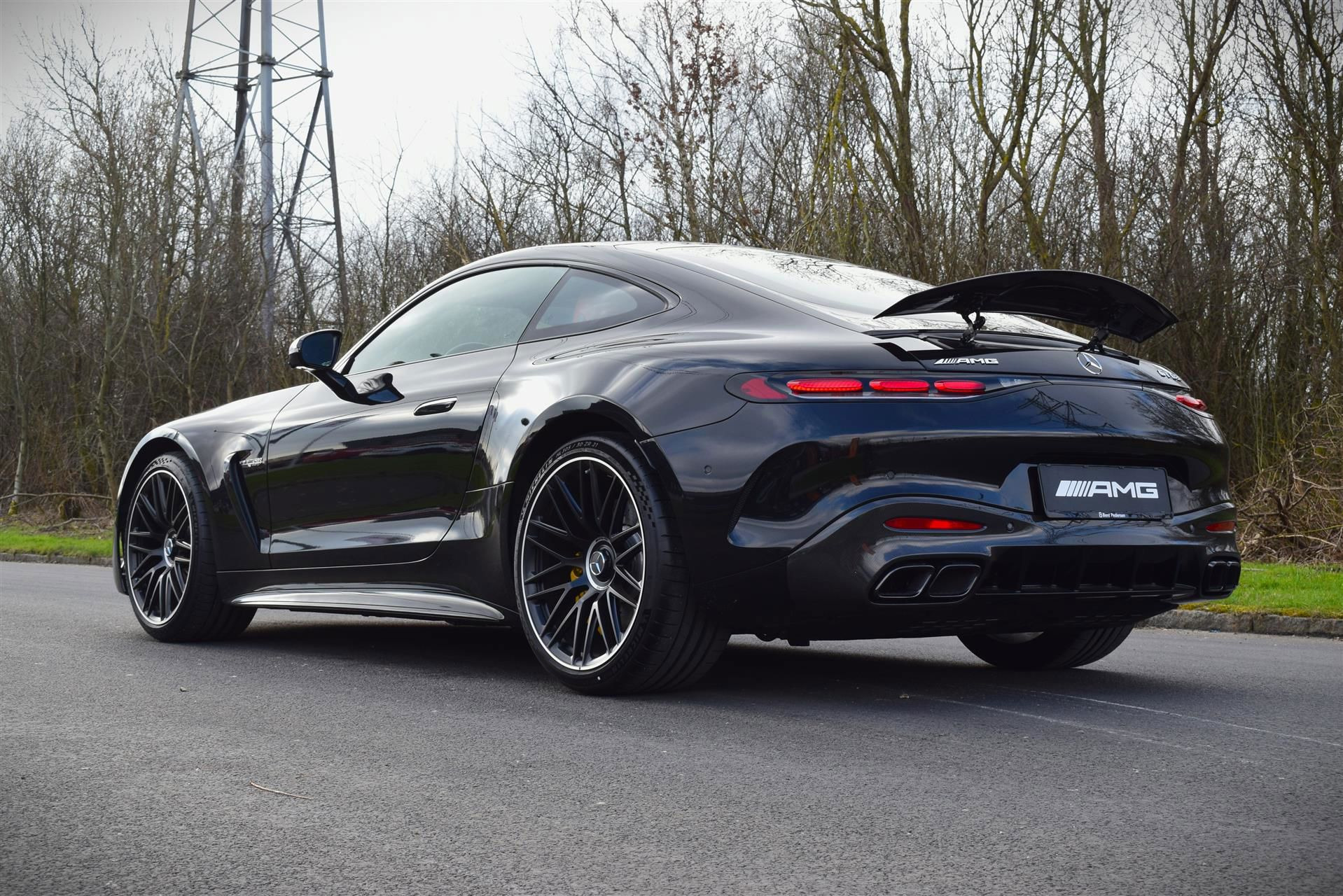 Sort Mercedes AMG fra 2025