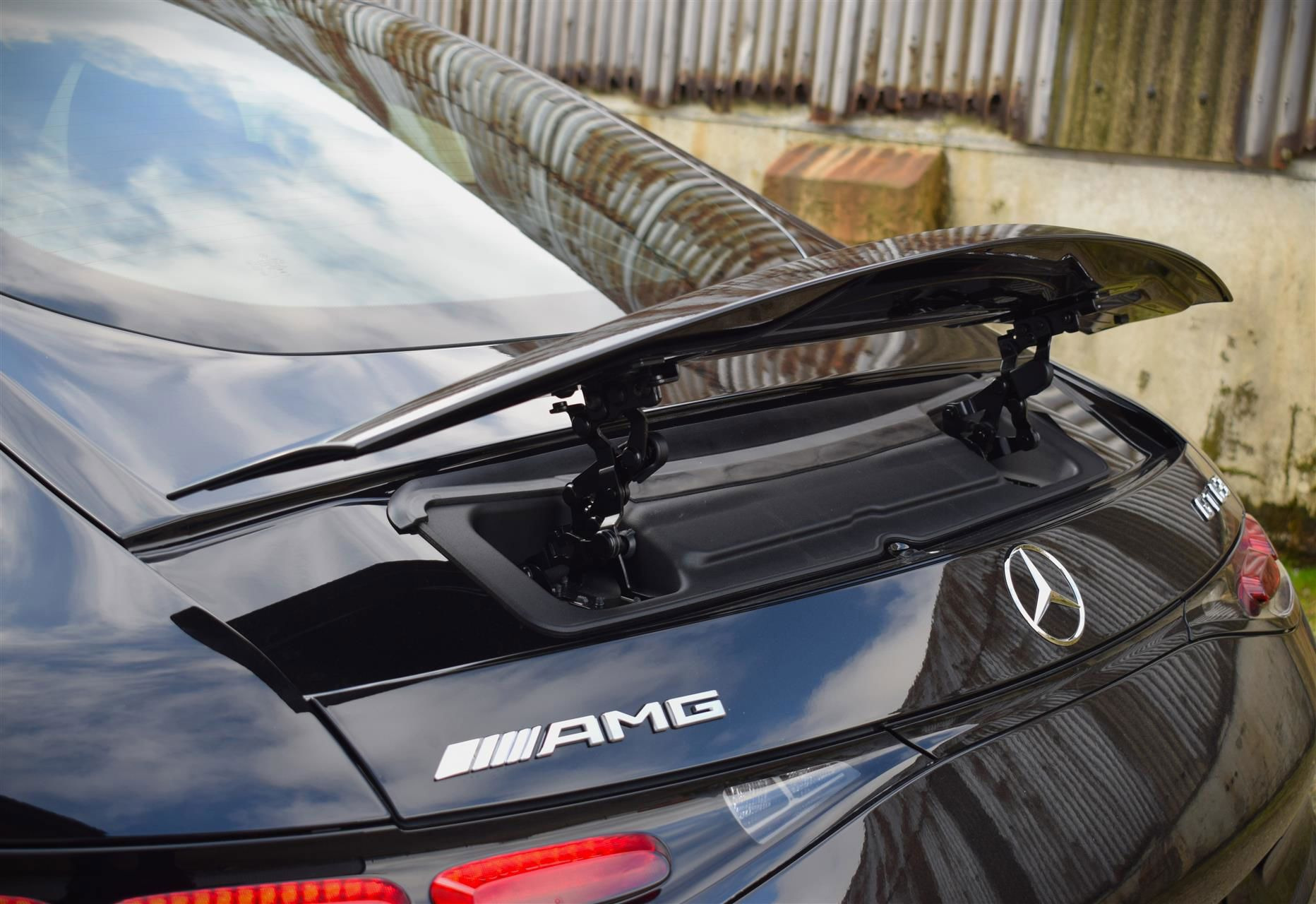 Sort Mercedes AMG fra 2025