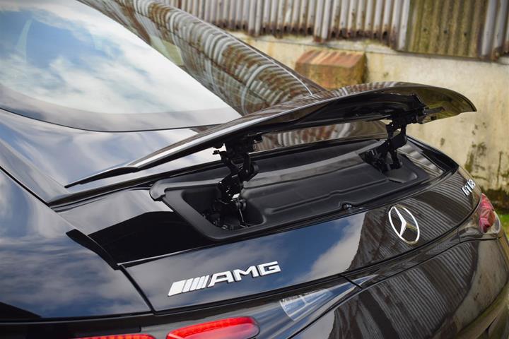 Sort Mercedes AMG fra 2025