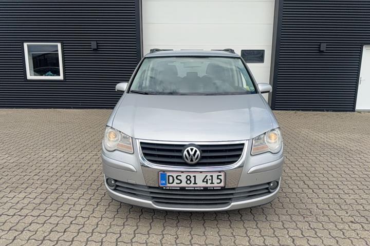 Sølv VW Touran fra 2006