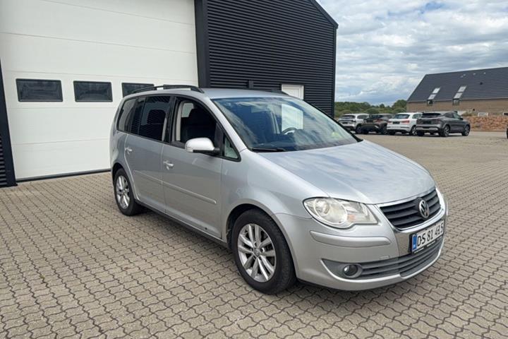 Sølv VW Touran fra 2006