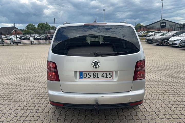 Sølv VW Touran fra 2006