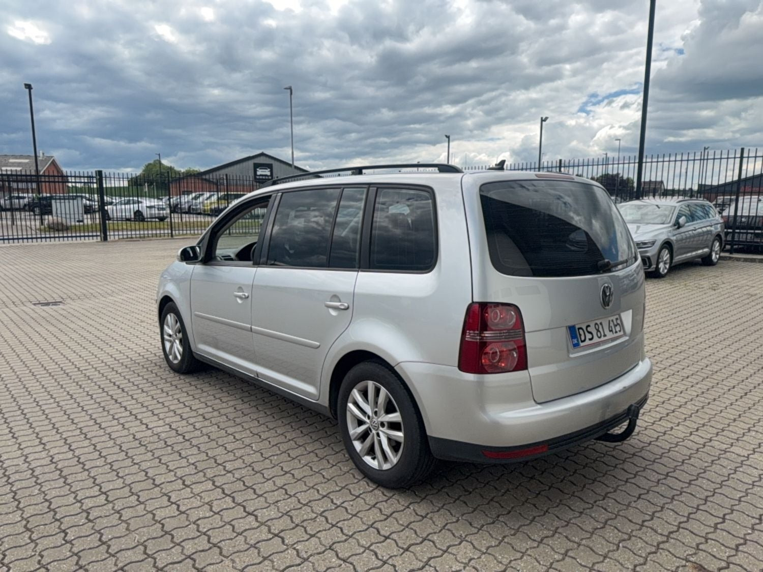 Sølv VW Touran fra 2006