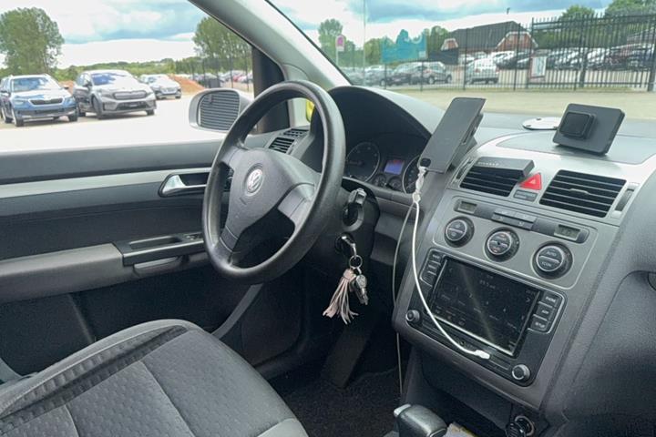 Sølv VW Touran fra 2006