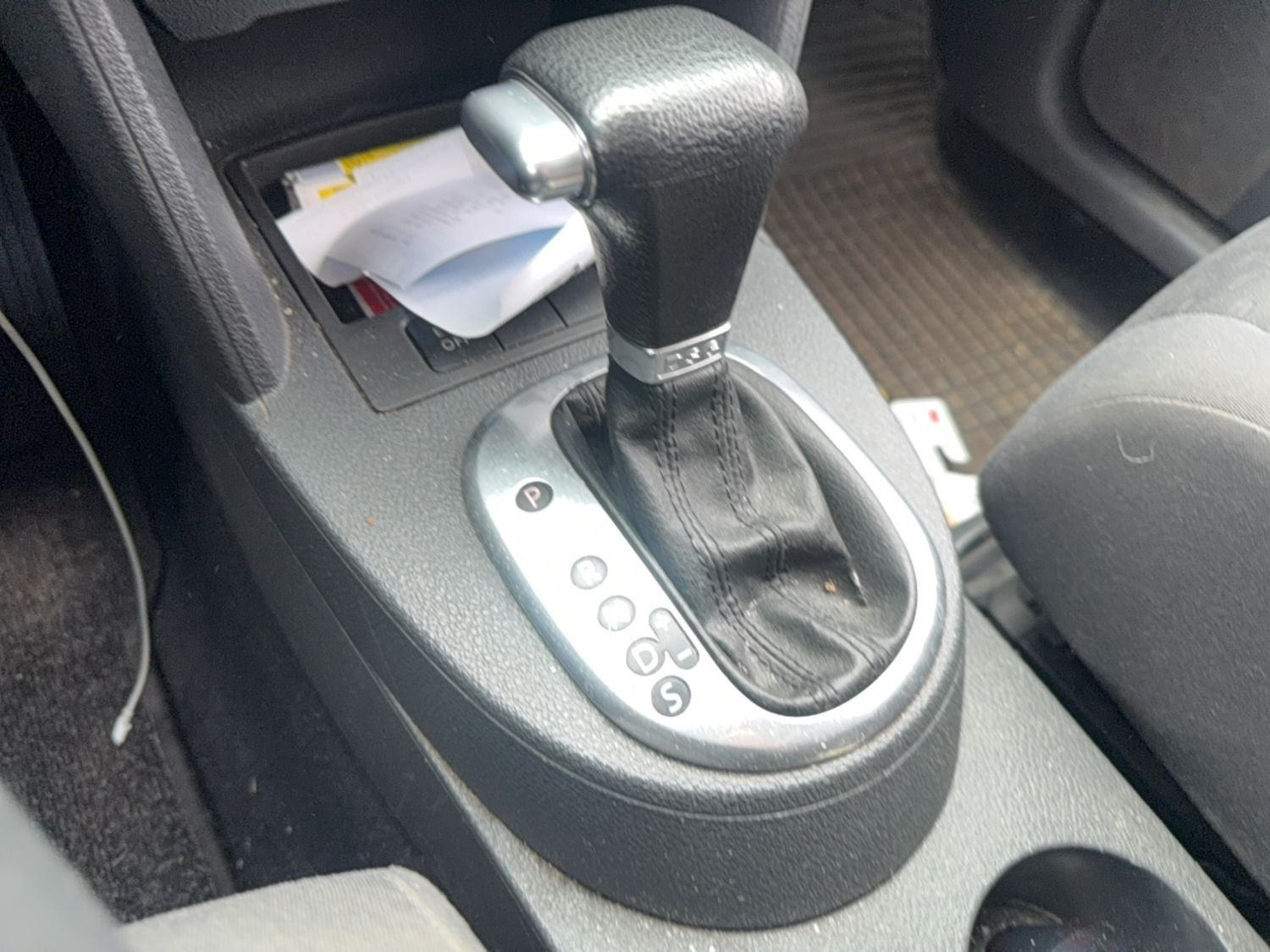 Sølv VW Touran fra 2006