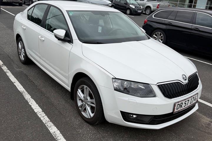 Hvid Skoda Octavia fra 2013
