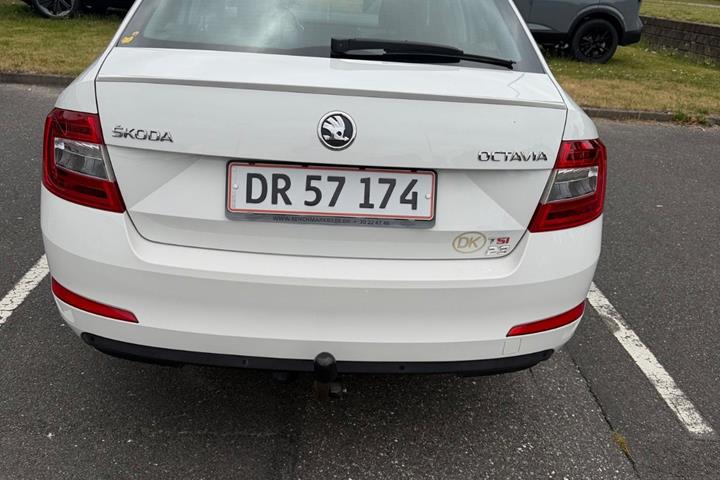 Hvid Skoda Octavia fra 2013