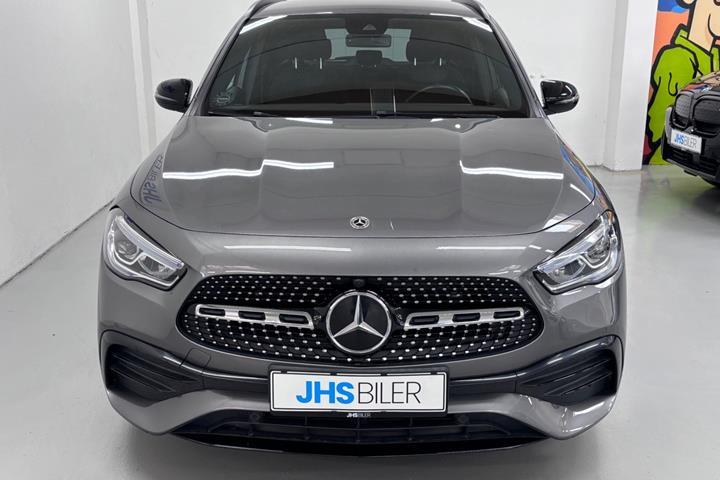 Grå Mercedes GLA200 d fra 2022