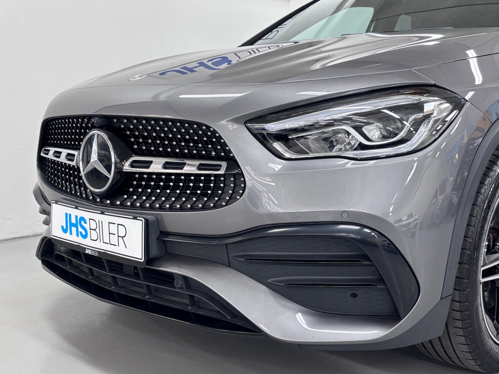 Grå Mercedes GLA200 d fra 2022