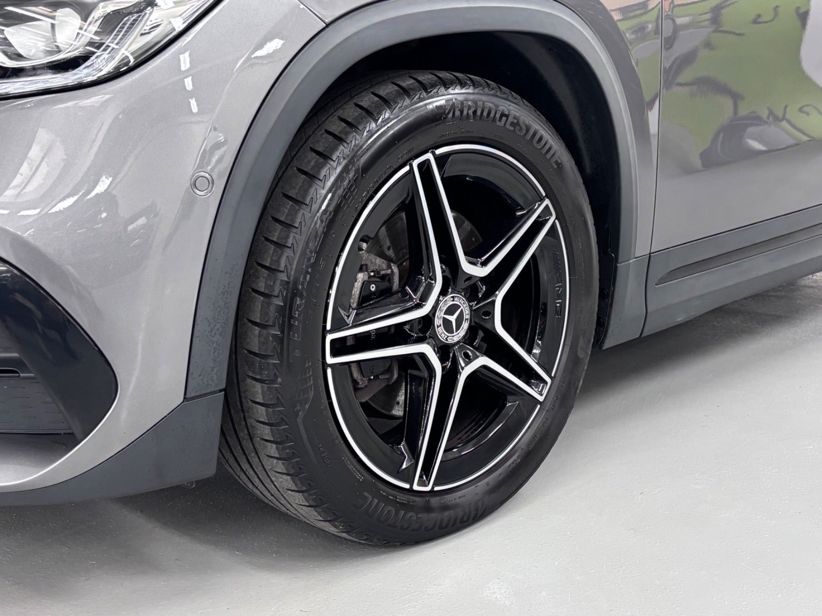 Grå Mercedes GLA200 d fra 2022