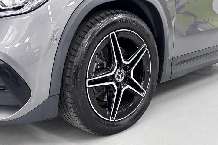 Grå Mercedes GLA200 d fra 2022