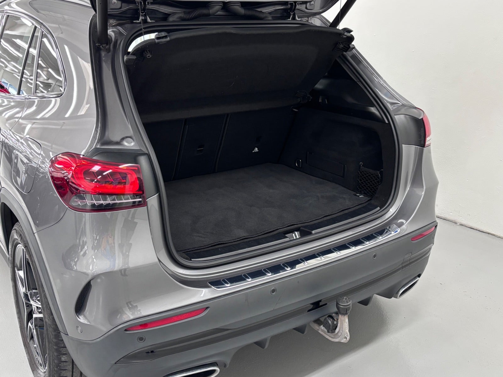 Grå Mercedes GLA200 d fra 2022