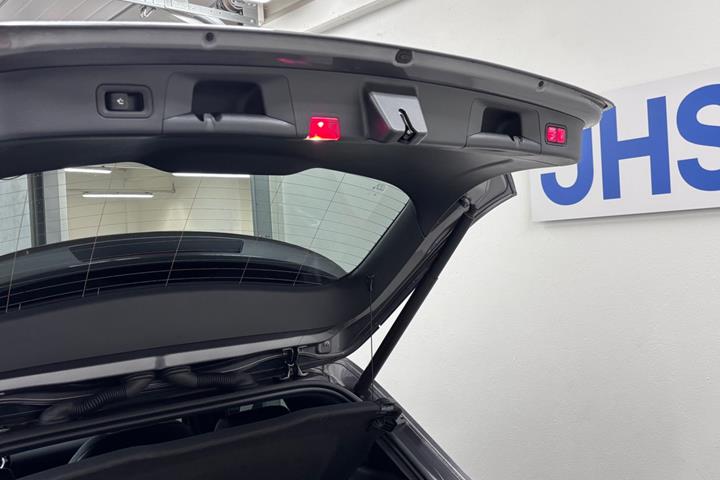 Grå Mercedes GLA200 d fra 2022