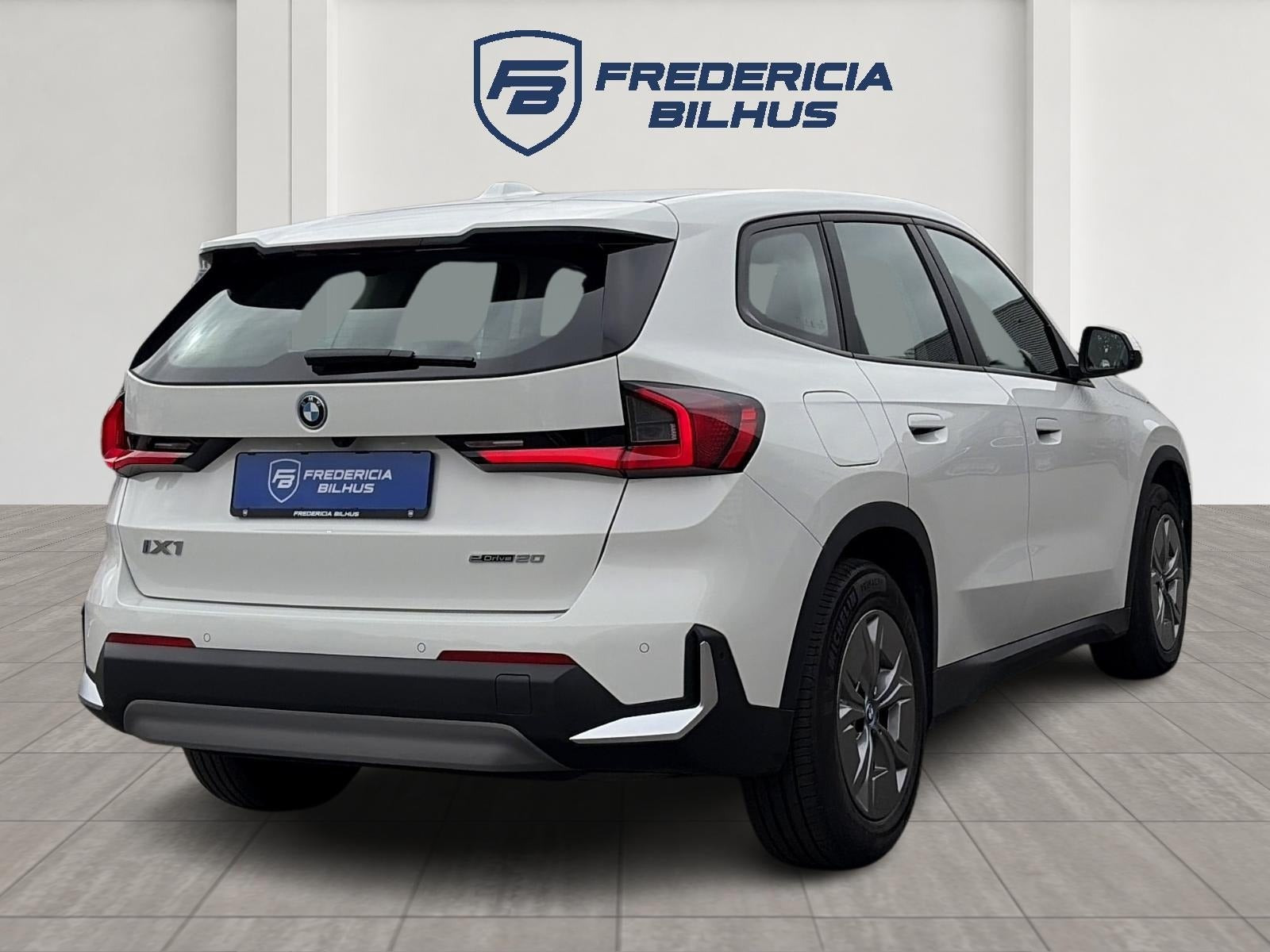 Hvid BMW iX1 fra 2024