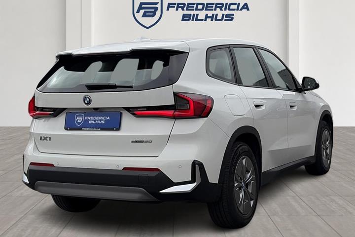 Hvid BMW iX1 fra 2024