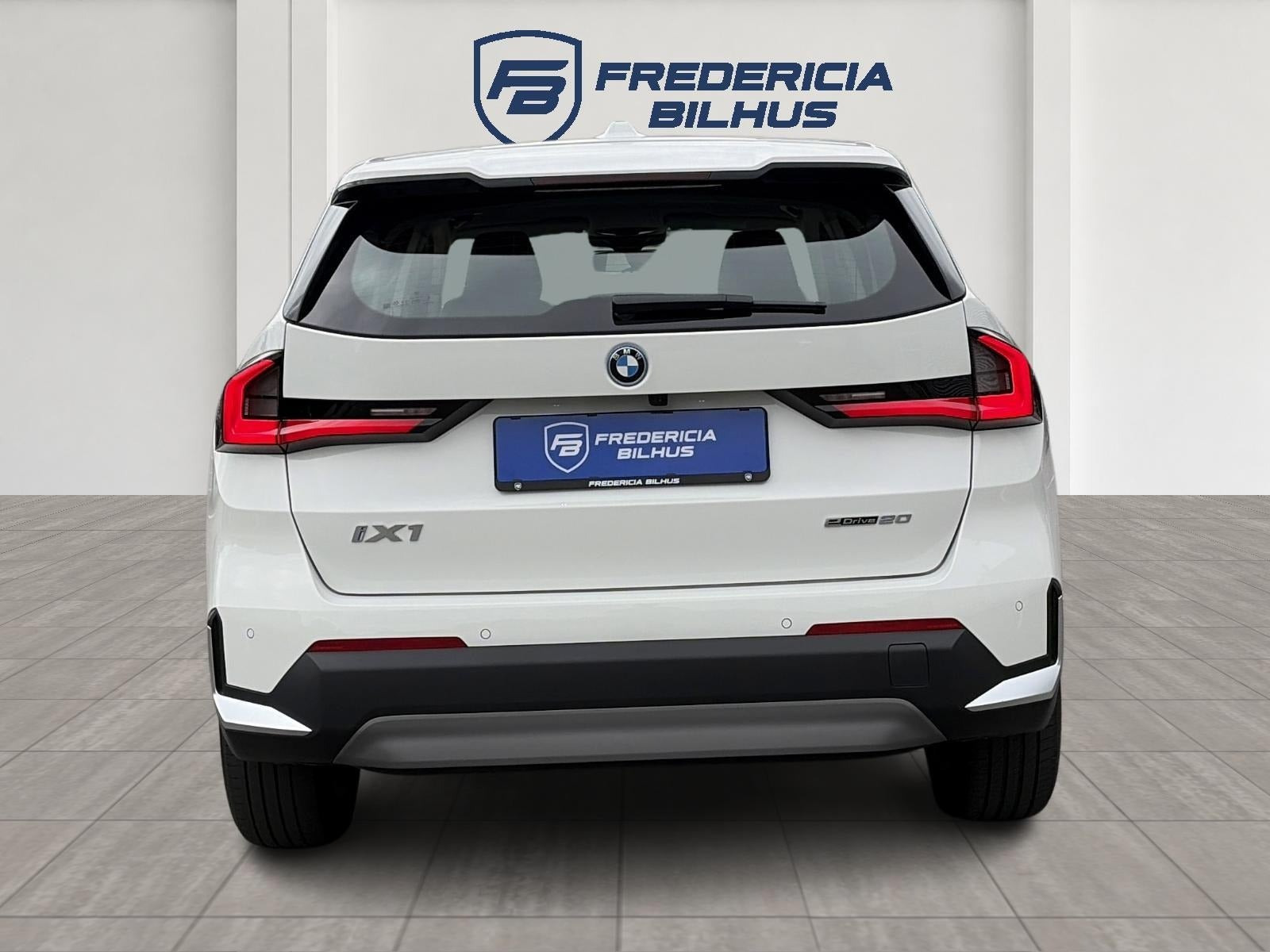 Hvid BMW iX1 fra 2024