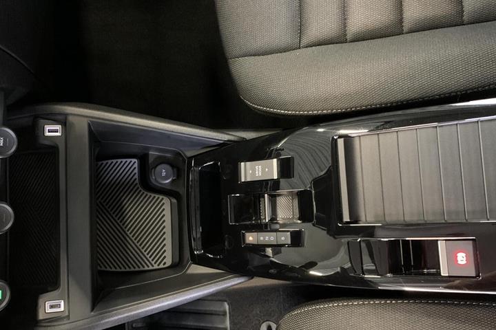 Grå Citroën ë-C4 X fra 2025