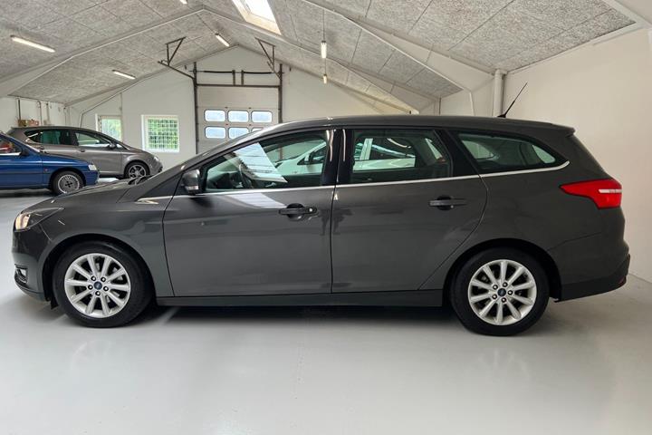 Grå Ford Focus fra 2015