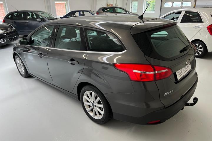 Grå Ford Focus fra 2015
