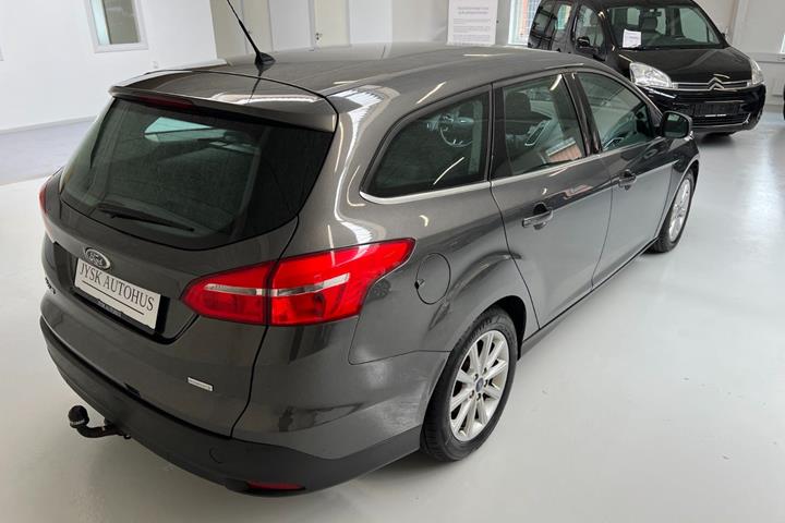Grå Ford Focus fra 2015