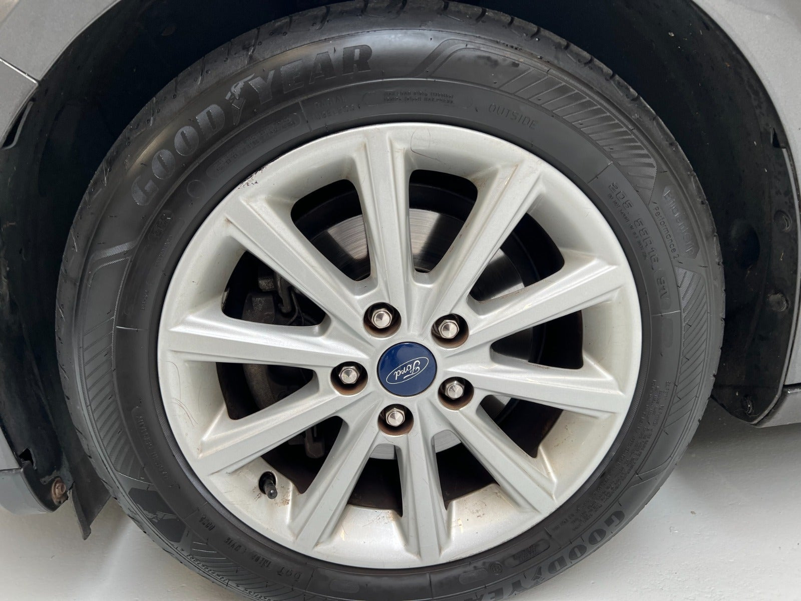 Grå Ford Focus fra 2015