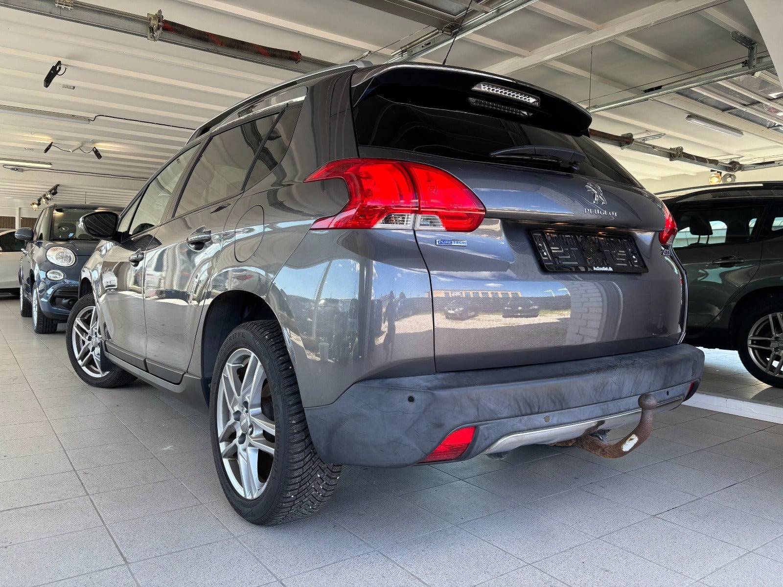 Grå Peugeot 2008 fra 2016