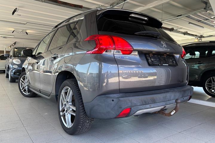 Grå Peugeot 2008 fra 2016