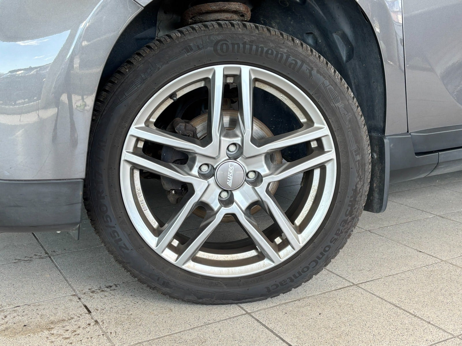 Grå Peugeot 2008 fra 2016