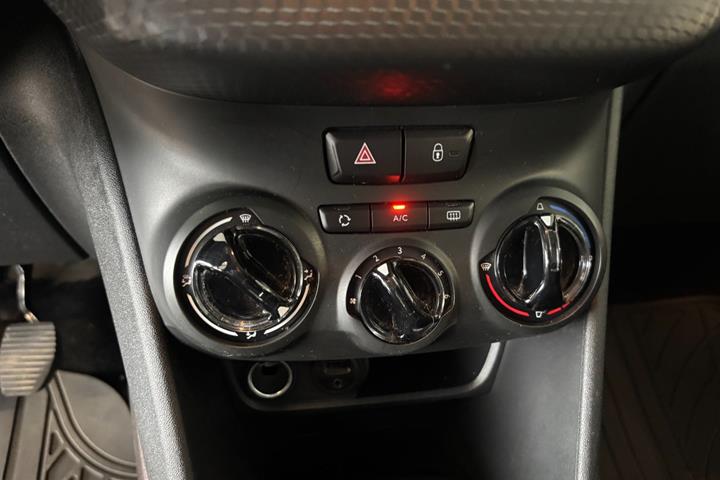 Grå Peugeot 2008 fra 2016