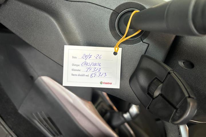 Grå Peugeot 2008 fra 2016