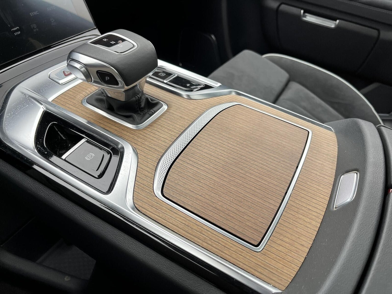 Hvid Hongqi E-HS9 fra 2024