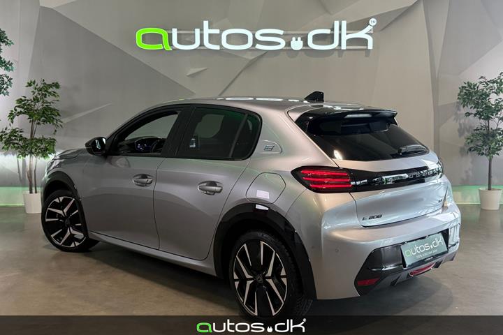 Sølv Peugeot e-208 fra 2024