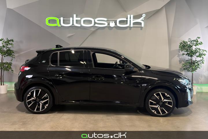 Sort Peugeot e-208 fra 2024