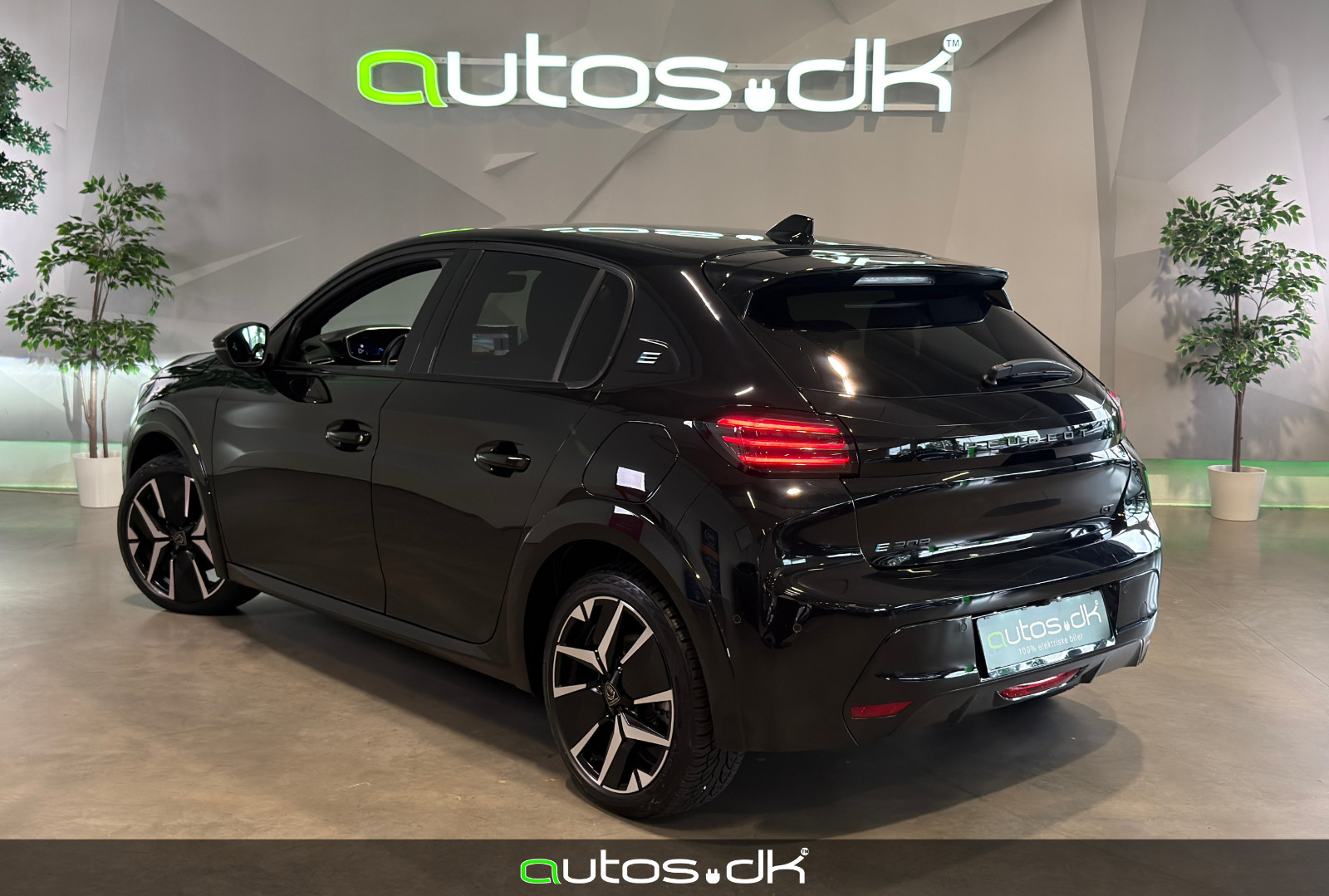 Sort Peugeot e-208 fra 2024