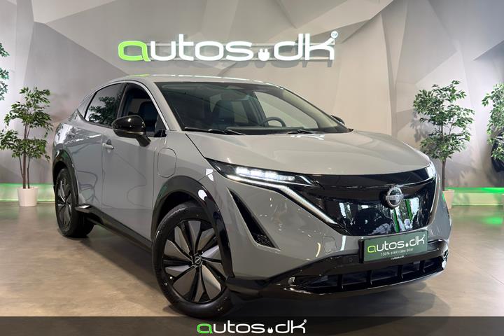 Grå Nissan Ariya fra 2026 set udefra