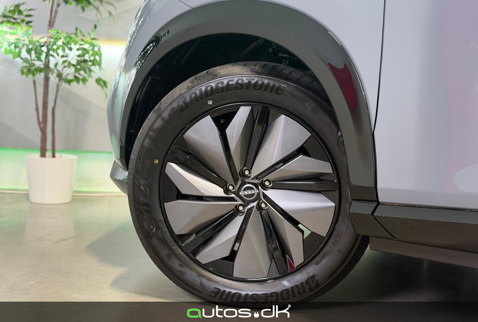Grå Nissan Ariya fra 2026