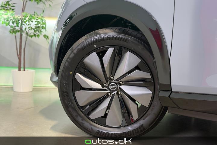 Grå Nissan Ariya fra 2026
