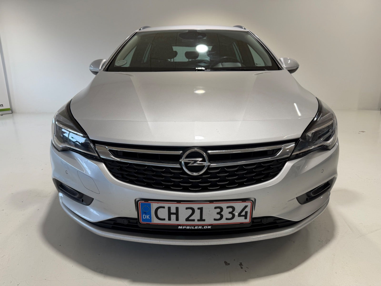 Sølv Opel Astra fra 2018