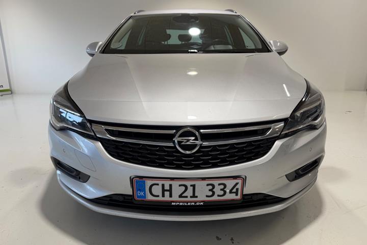 Sølv Opel Astra fra 2018