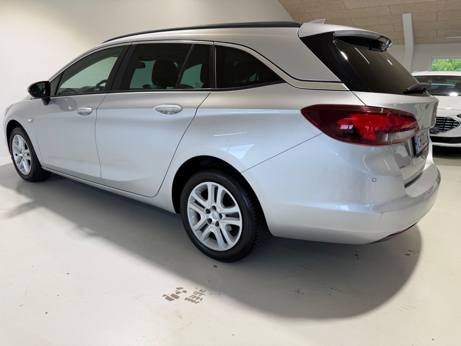 Sølv Opel Astra fra 2018