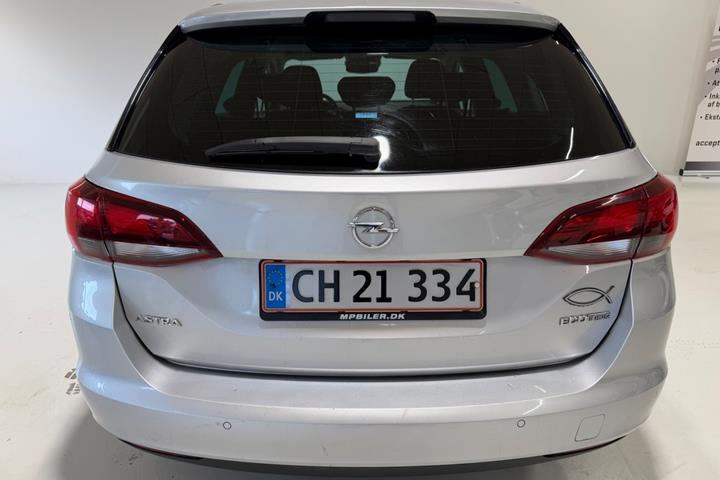 Sølv Opel Astra fra 2018