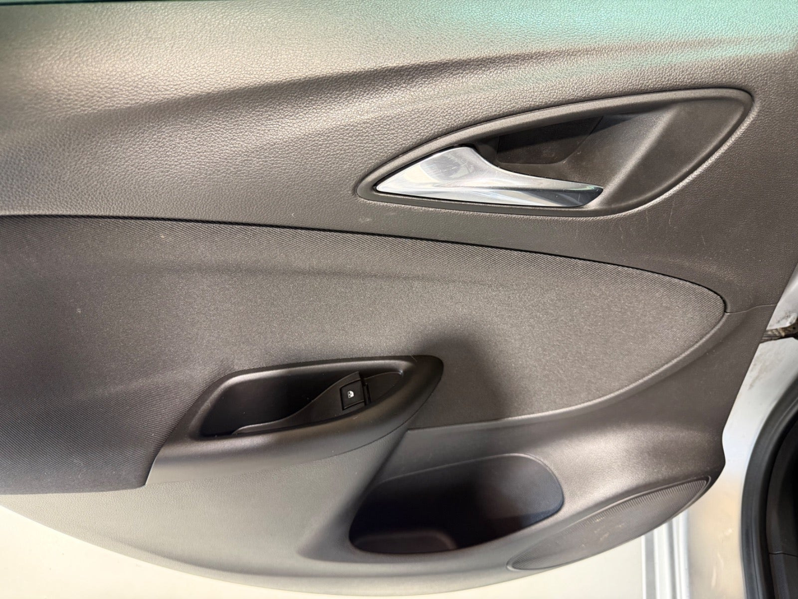 Sølv Opel Astra fra 2018