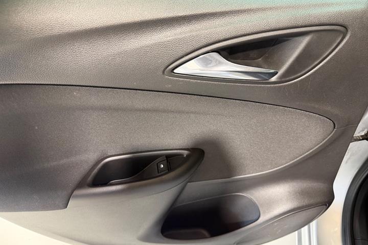 Sølv Opel Astra fra 2018