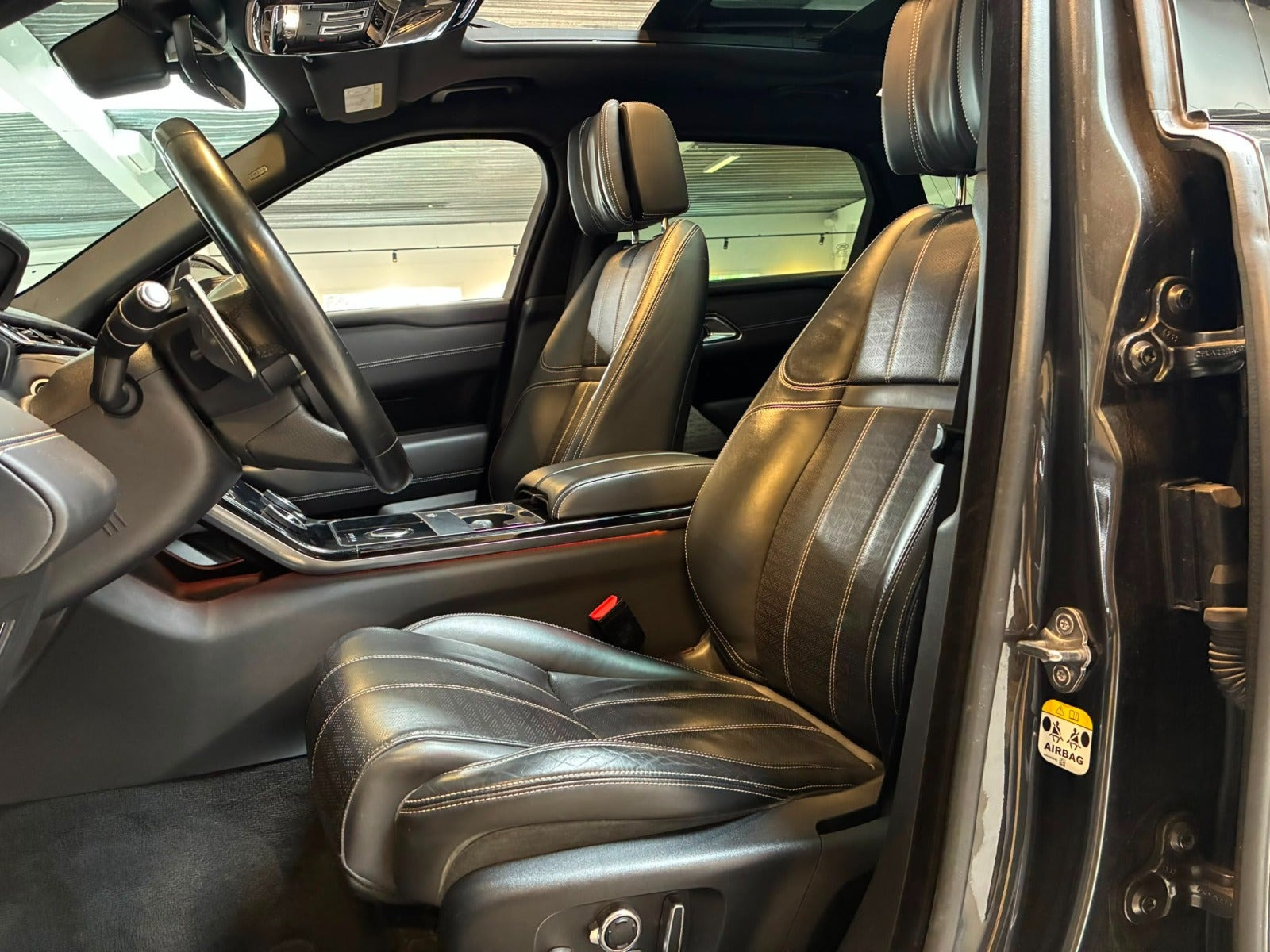 Grå Land Rover Range Rover Velar fra 2018