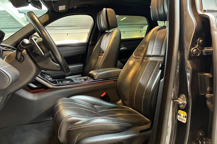 Grå Land Rover Range Rover Velar fra 2018