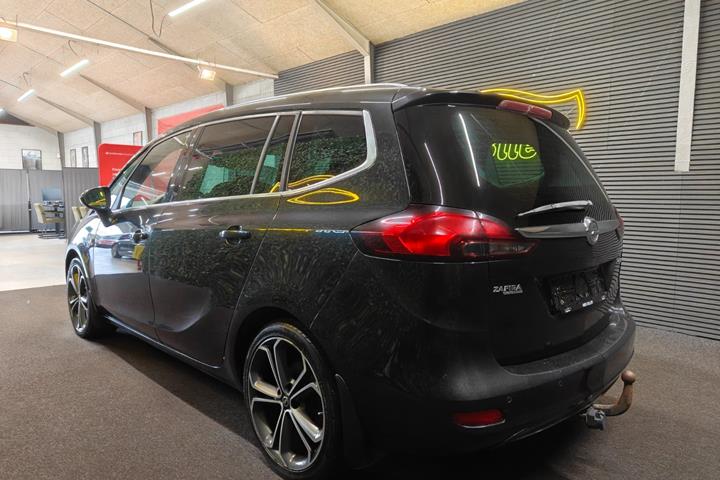 undefined Opel Zafira Tourer fra 2016