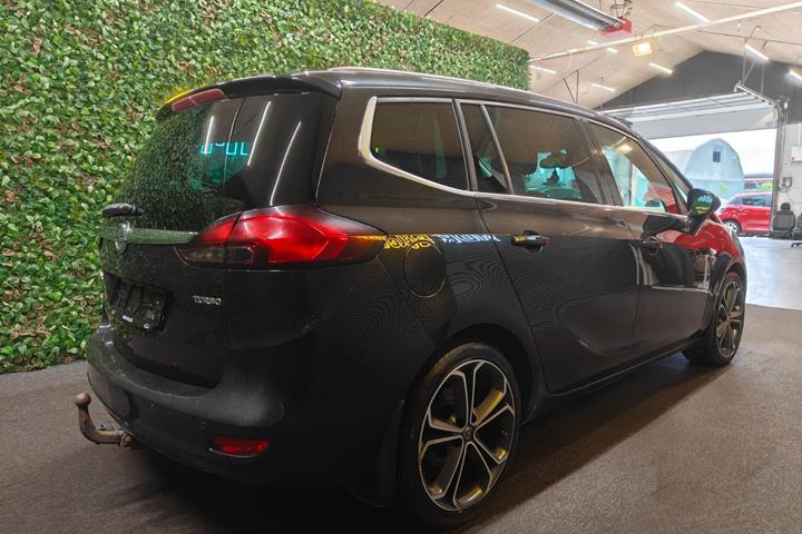 undefined Opel Zafira Tourer fra 2016